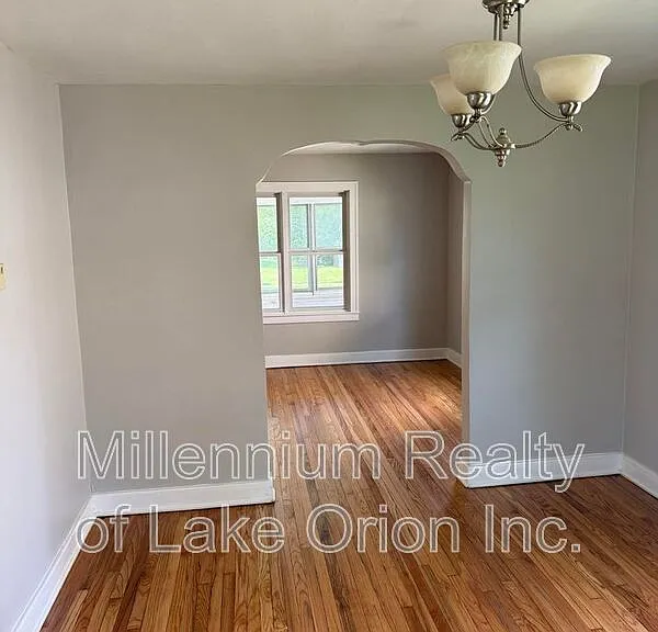 57 E Beverly Ave — Photo 9