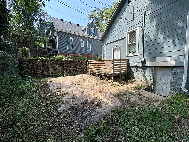 1411 Center St — Photo 6