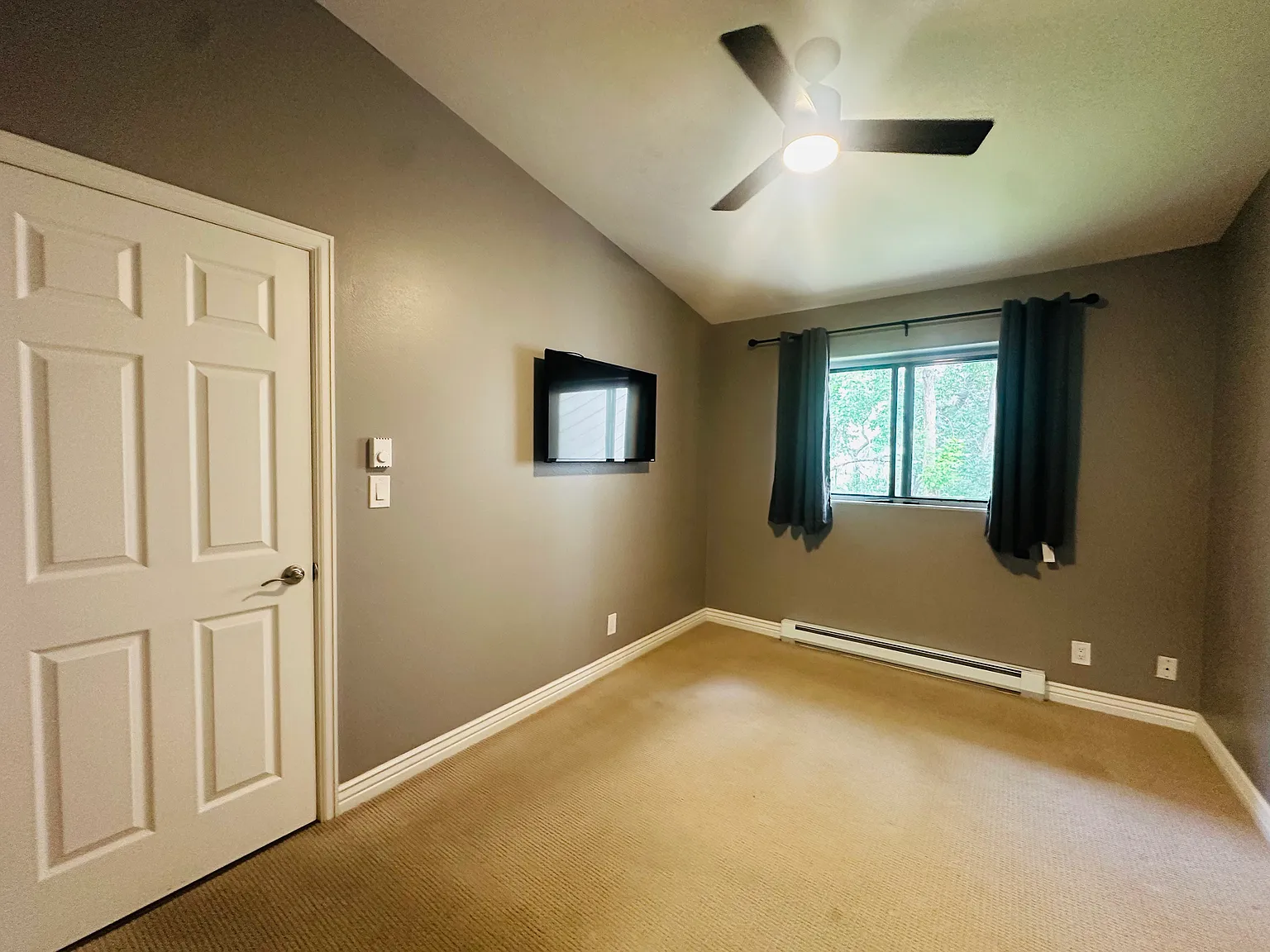 1050 W Beaver Creek Blvd — Photo 4
