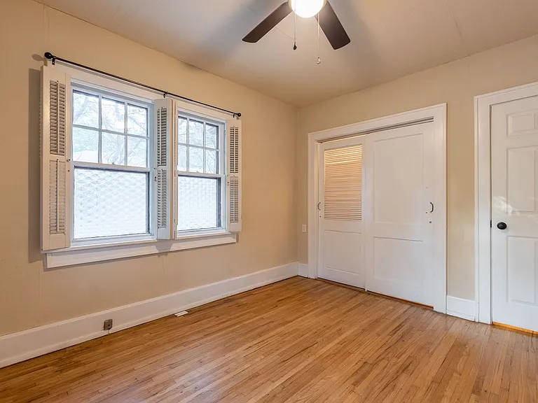 1554 S Campbell Ave — Photo 15