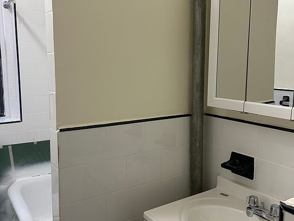 5th image of 2602 University Ave #44