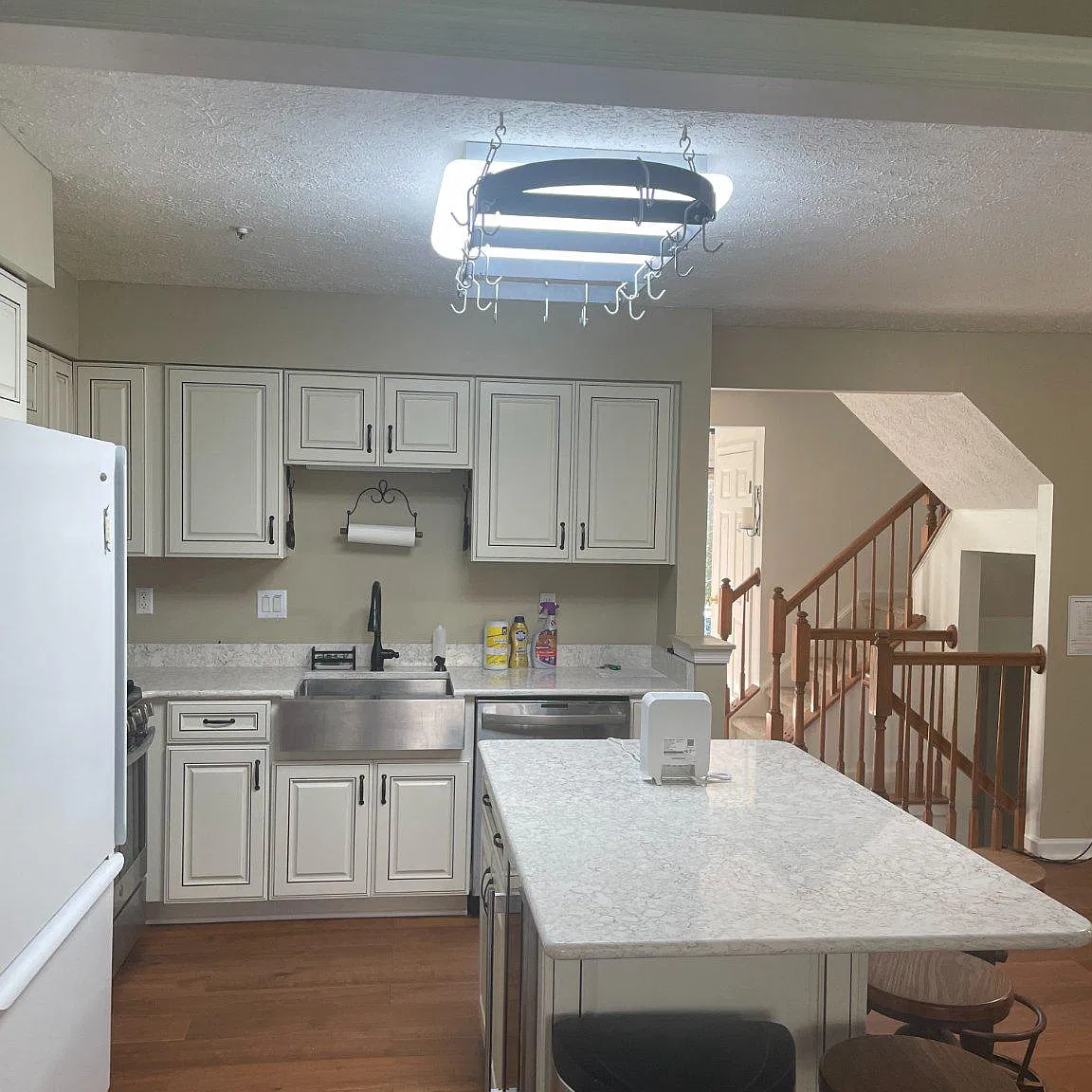 3 bed, 3.0 bath, 1384 sqft, $2,500 — Photo 3
