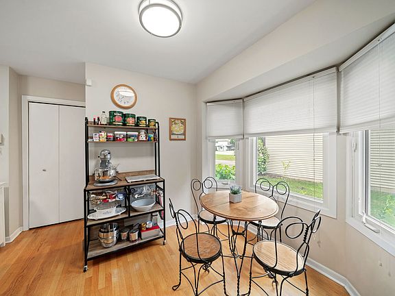 2nd image of 1570 Monterey Ct