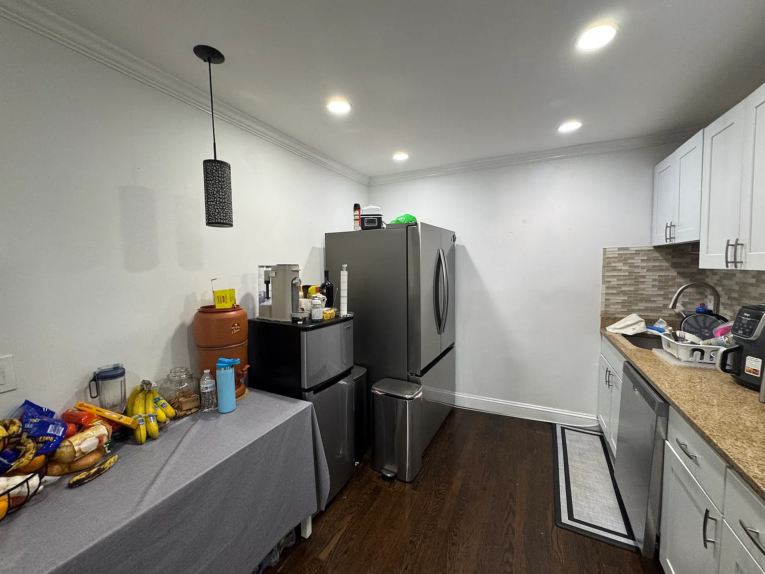 2 bed, 831 sqft, $2,700 — Photo 2