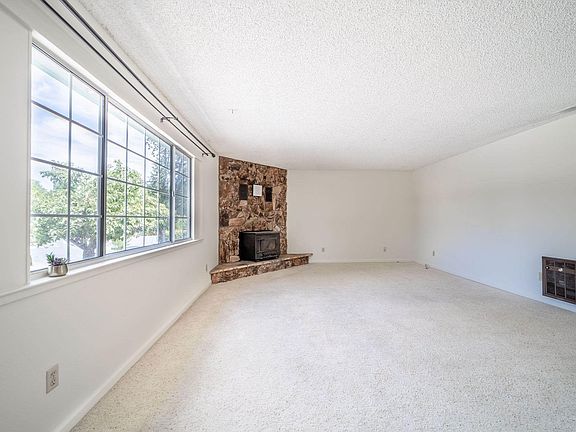 5th image of 20561 Willow Springs Dr