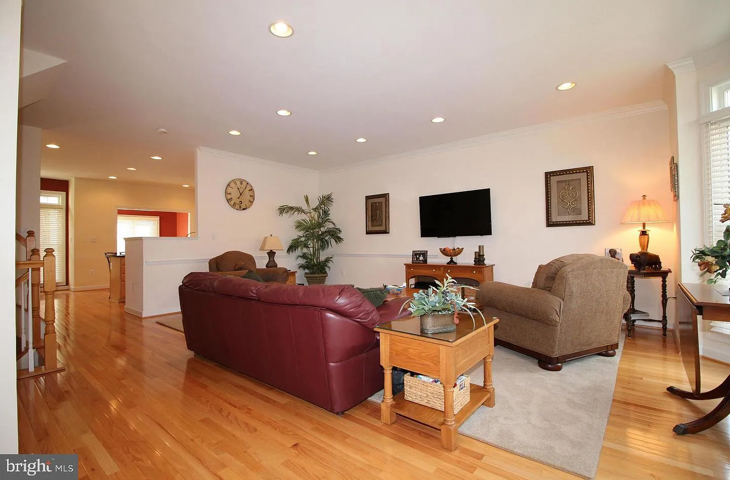 3 bed, 3.5 bath, 2008 sqft, $3,500 — Photo 2