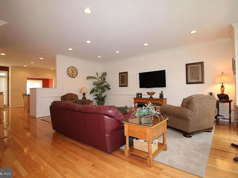 4553 Fair Valley Dr — Photo 2