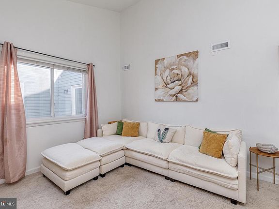 3rd image of 115 Harvest Rd