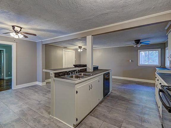 3rd image of 105 Churchill Dr