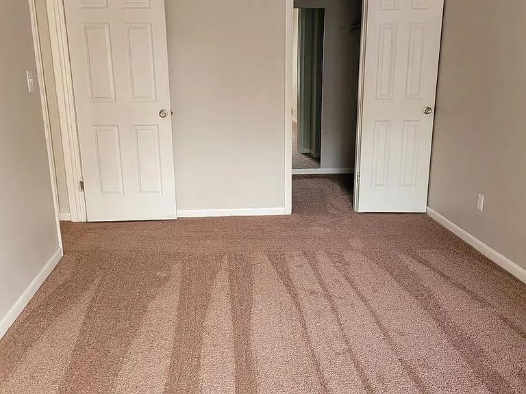 Hillcrest Apartments — Photo 25