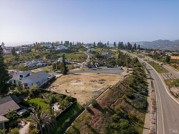 3rd image of 3874 Rocky Point Way