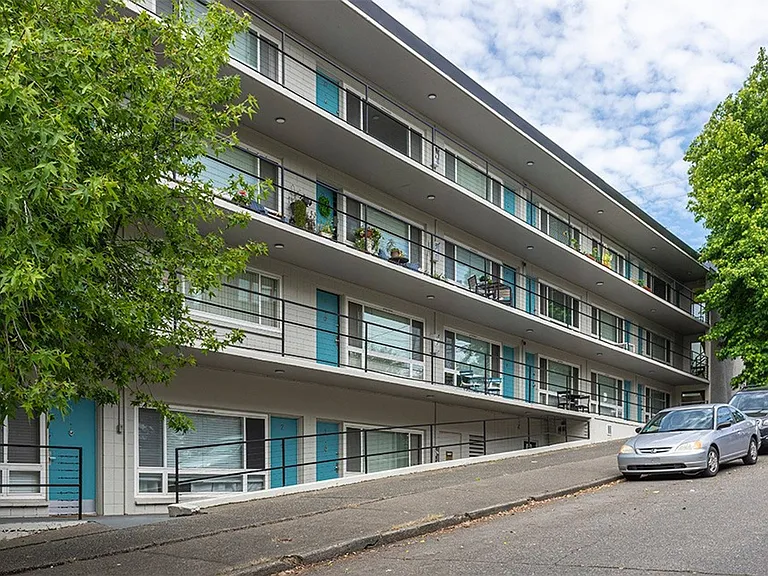 Effortless Living Near the Alaska Junction The Webster Apartments — Photo 7