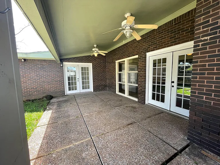 7906 Pecan Villas Dr — Photo 10