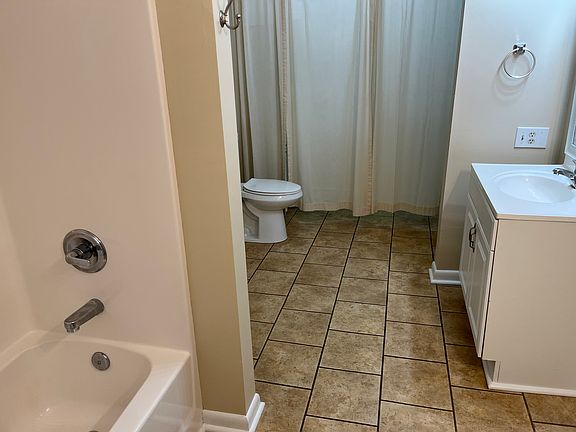 5th image of 4995 Reservoir Dr