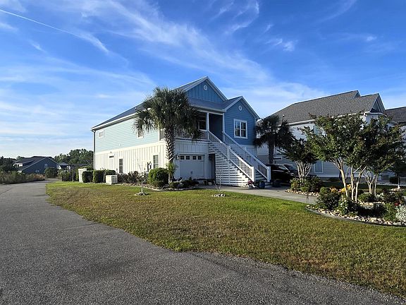 3rd image of 522 Harbour View Dr.