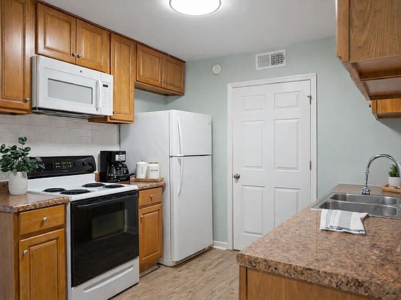 4th image of 1402 Camp Rd APT 13B