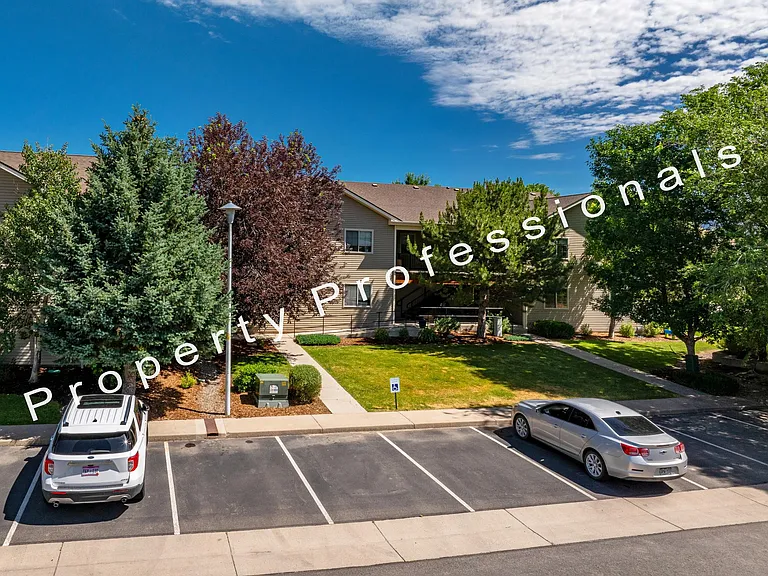 3037 Coal Mine Ave #F — Photo 5