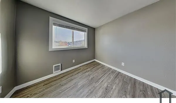 1105 S Woodlawn St — Photo 13