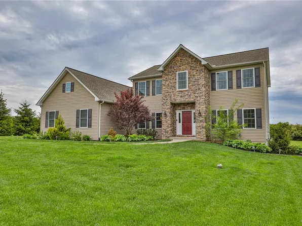 2704 New England Dr, Nazareth, PA 18064