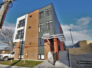 351 Croydon Ave #202, Ottawa, ON K2B 0A4