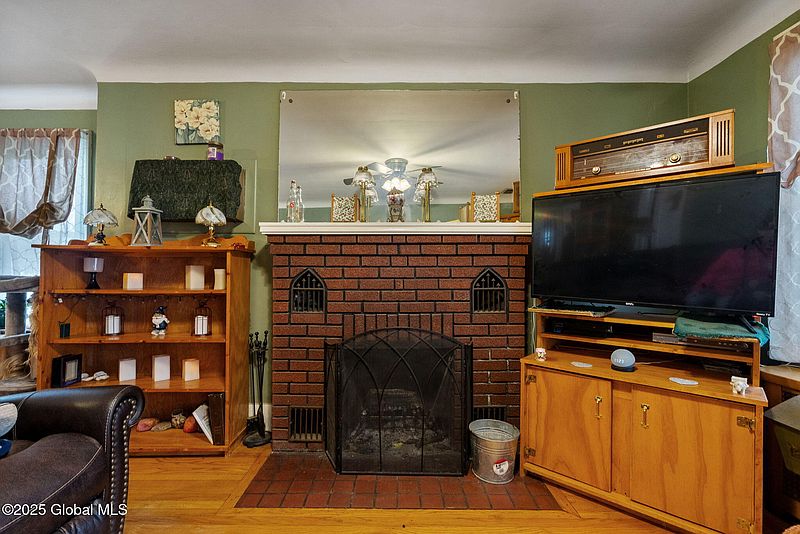 4th image of 1437 Nott Street