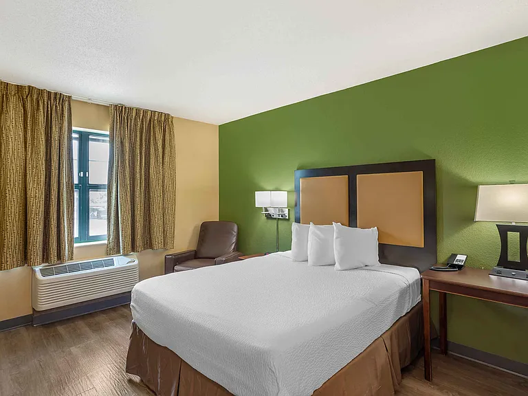 Studio Suite - 1 Queen Bed