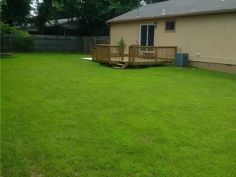 2110 S Emma Ave — Photo 9
