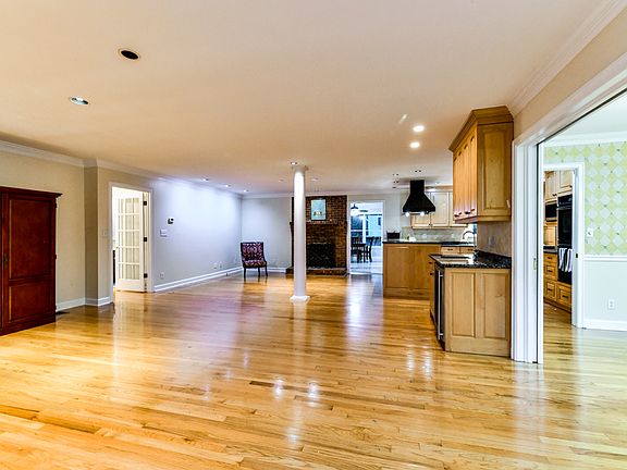 true dining room & wet bar