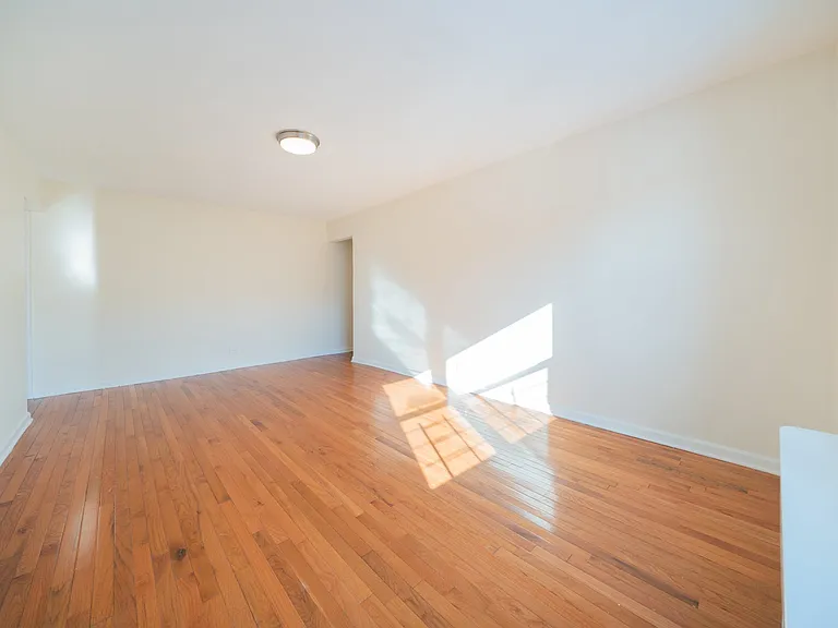 150-39 75th Ave #2D — Photo 2
