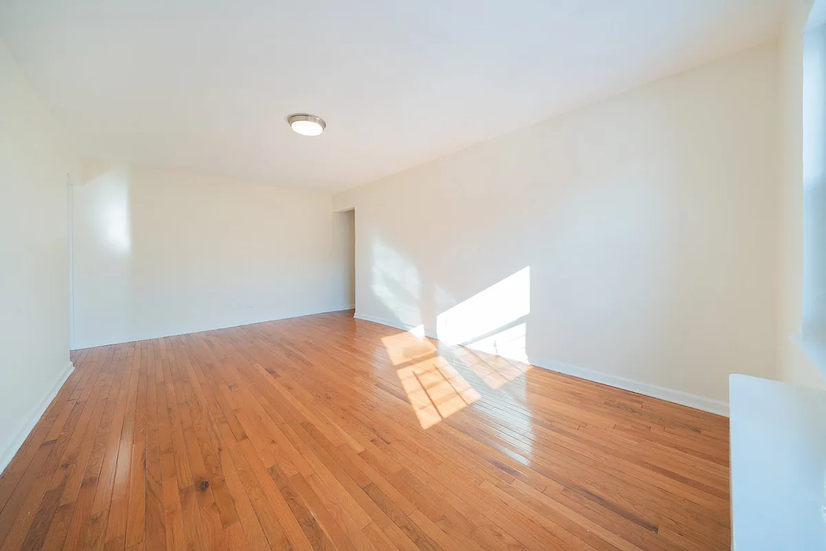 Building Photo - 150-39 75th Ave #2D