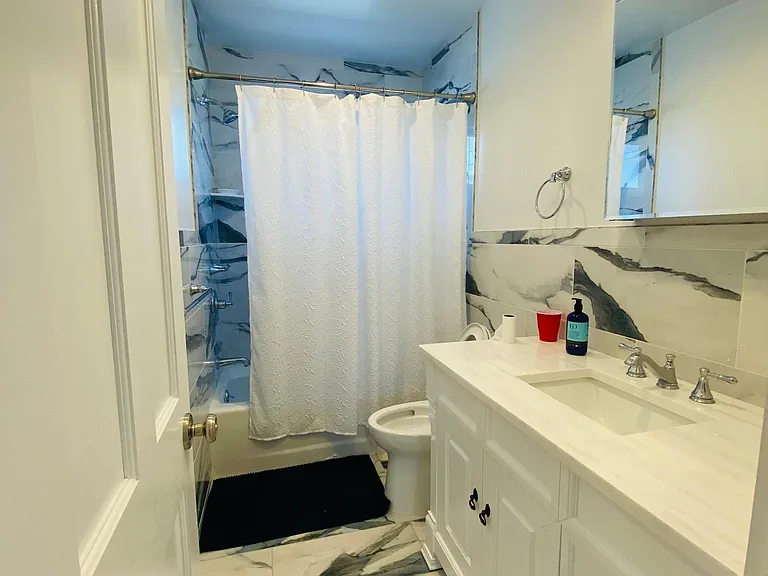 111 Lynbrook Ave — Photo 27