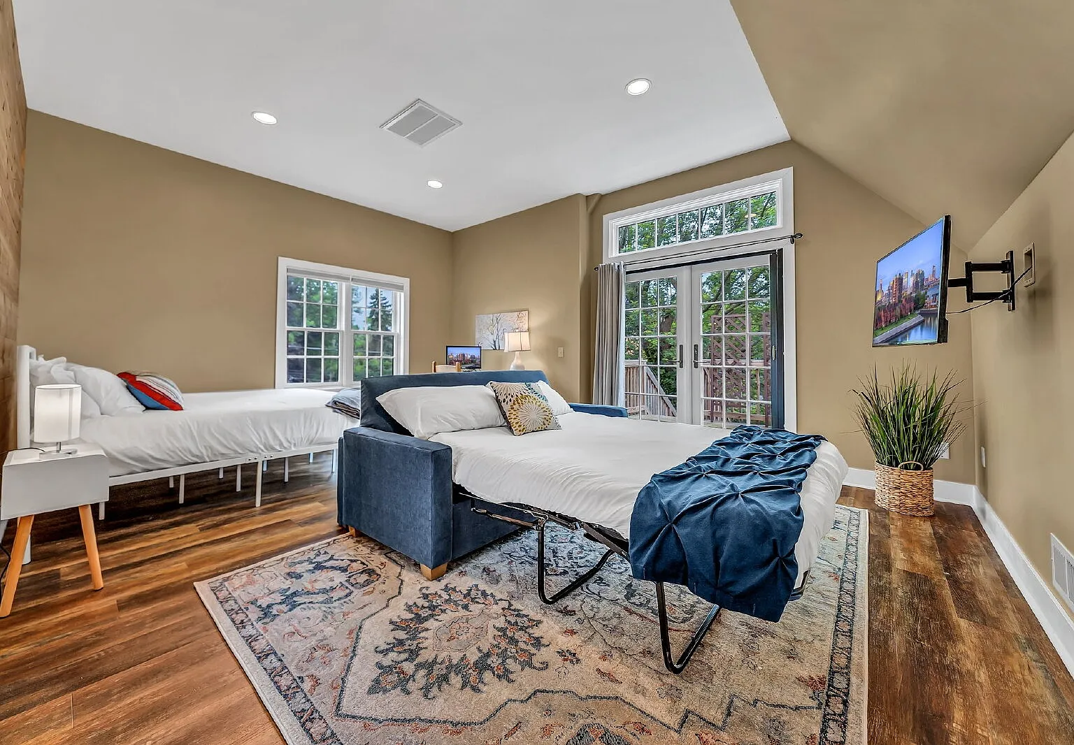 1 bed, 1.0 bath, 700 sqft, $2,600 — Photo 1