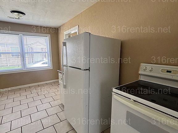5th image of 906 S High St #910