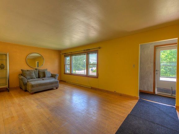 3rd image of 3125 171st St