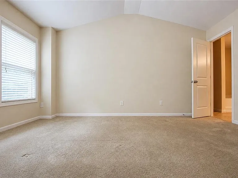 2132 Greencrest Cir — Photo 16