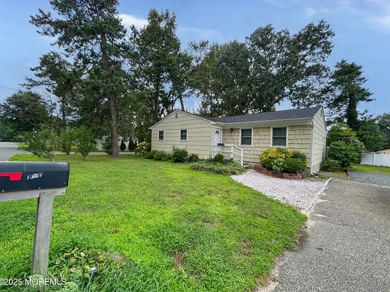 501 Bismarck St — Photo 1