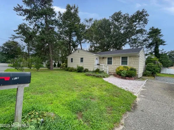 501 Bismarck St, Toms River, NJ 08757