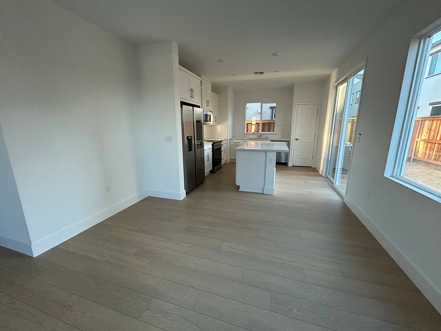 4 bed, 1870 sqft, $3,000 — Photo 4