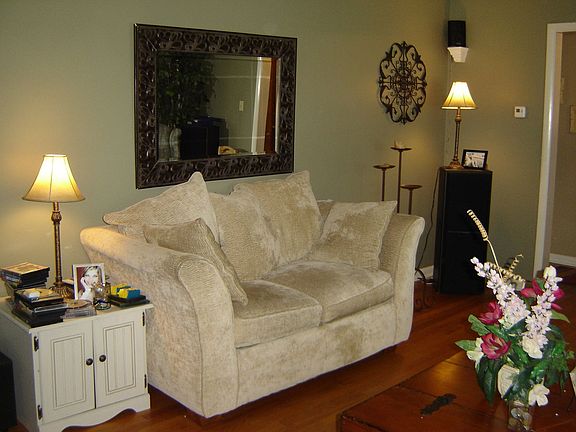 Living Room/Hardwoods