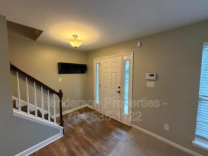 4 bed, 2.5 bath, 2028 sqft, $2,250 — Photo 2