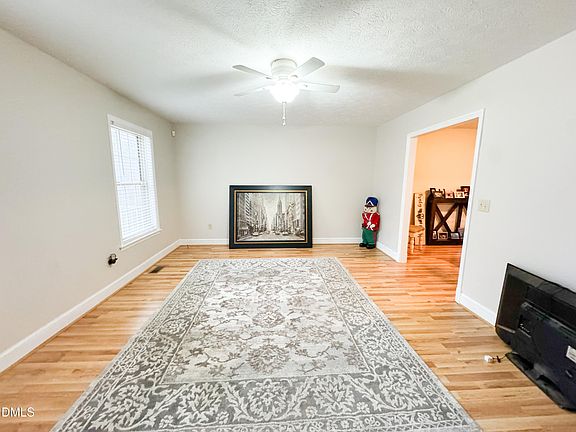 4th image of 409 Reaves Ln
