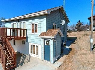 16 Burkholder Dr, Cozad, NE 69130