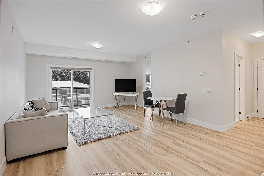 1 bed, 1.5 bath, 882 sqft, $1,995 — Photo 3