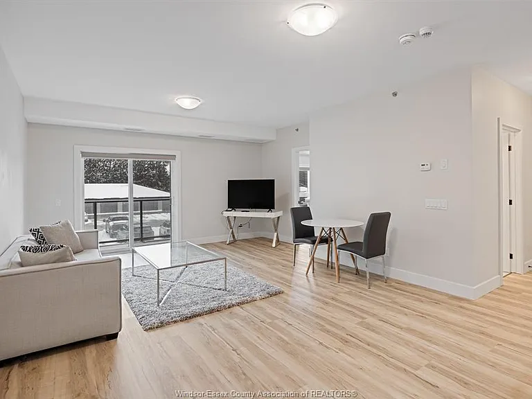 224 Main St E #602 — Photo 3