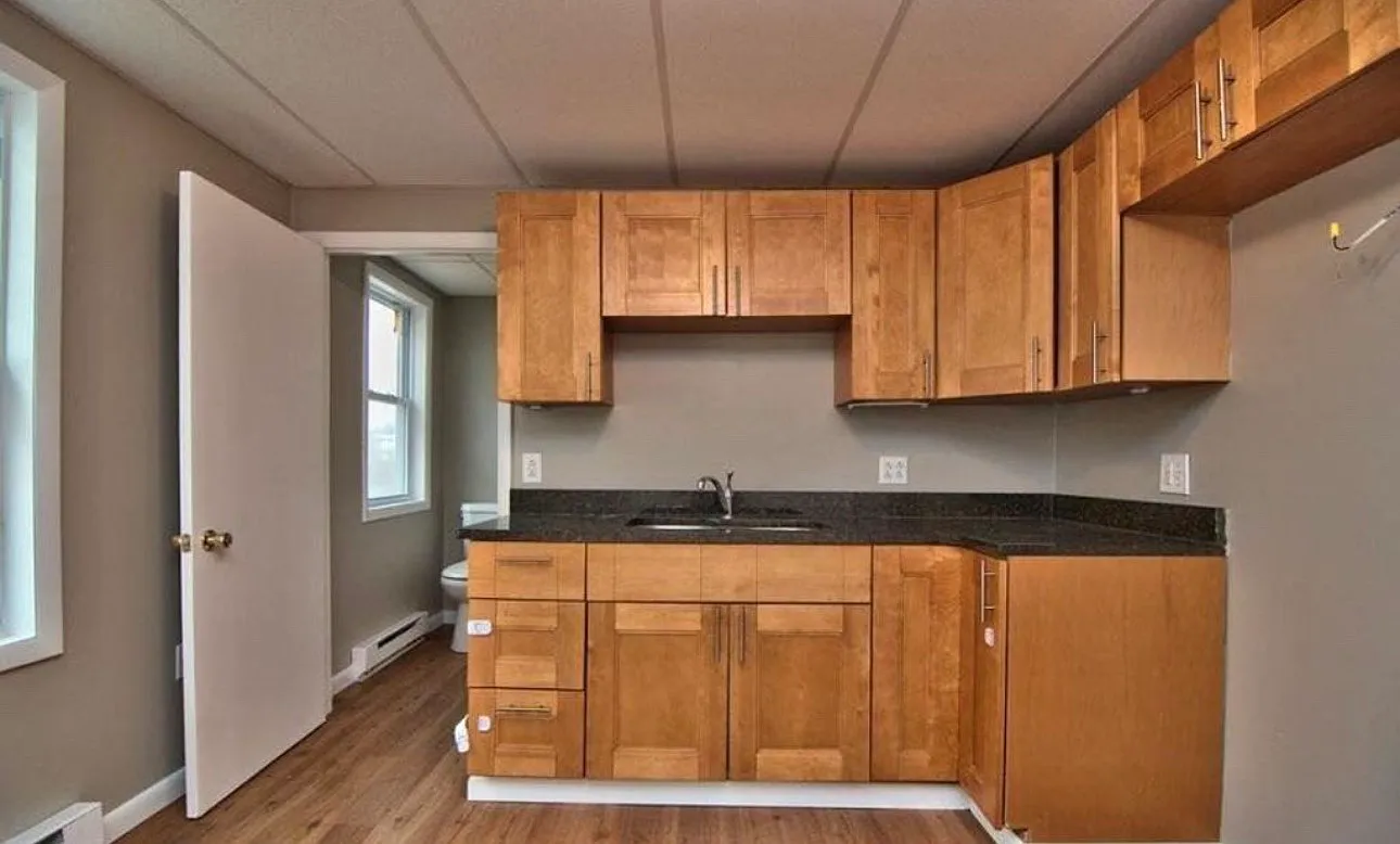 2 bed, 700 sqft, $1,100 — Photo 3