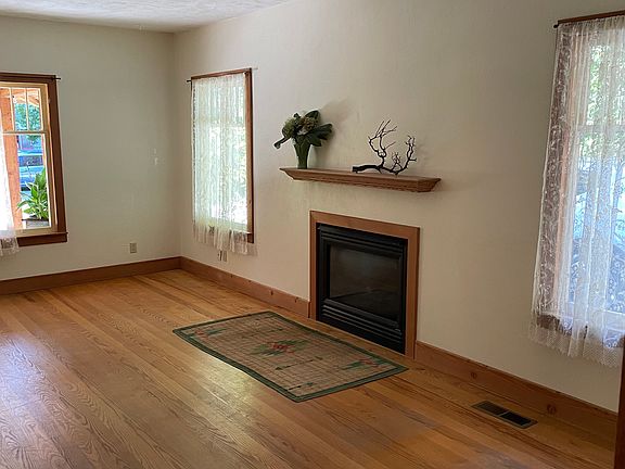2nd image of 3212 SE Lorne St