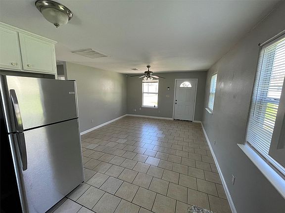 3rd image of 1041 Lott Ave