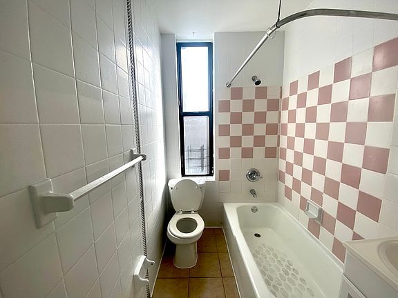 4th image of 803 Hart St #2B