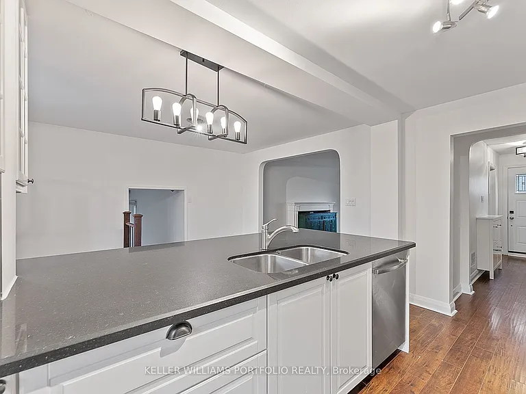 40 Scarboro Cres — Photo 18