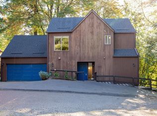 711 SW Caldew Dr, Portland, OR 97219